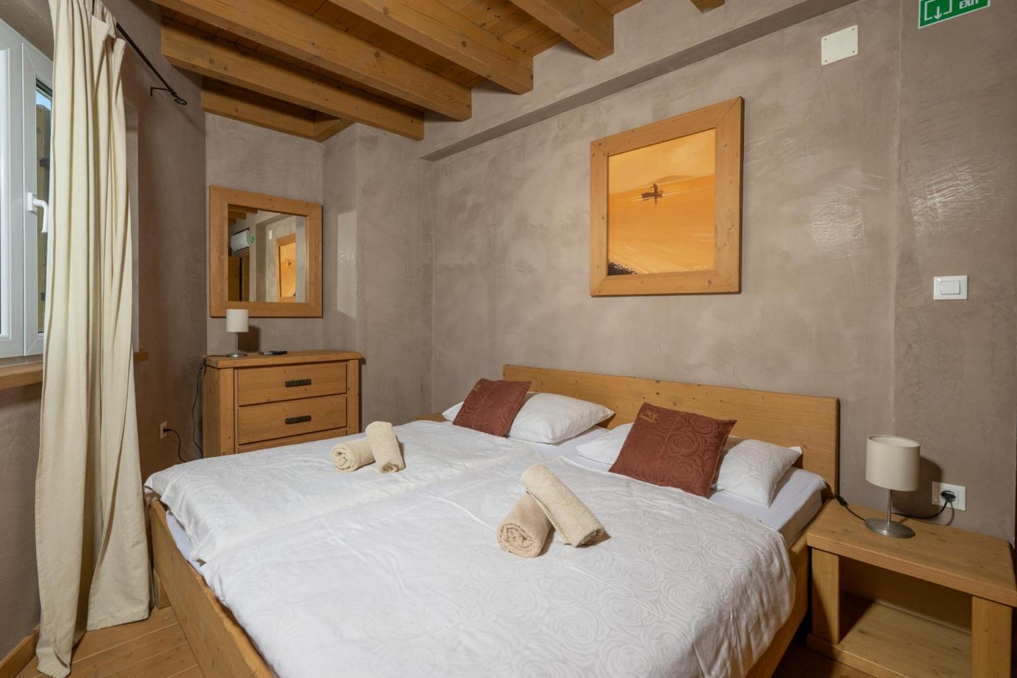 6-Bedroom Villa Chiara With Sea View เปรมันตูรา ภายนอก รูปภาพ