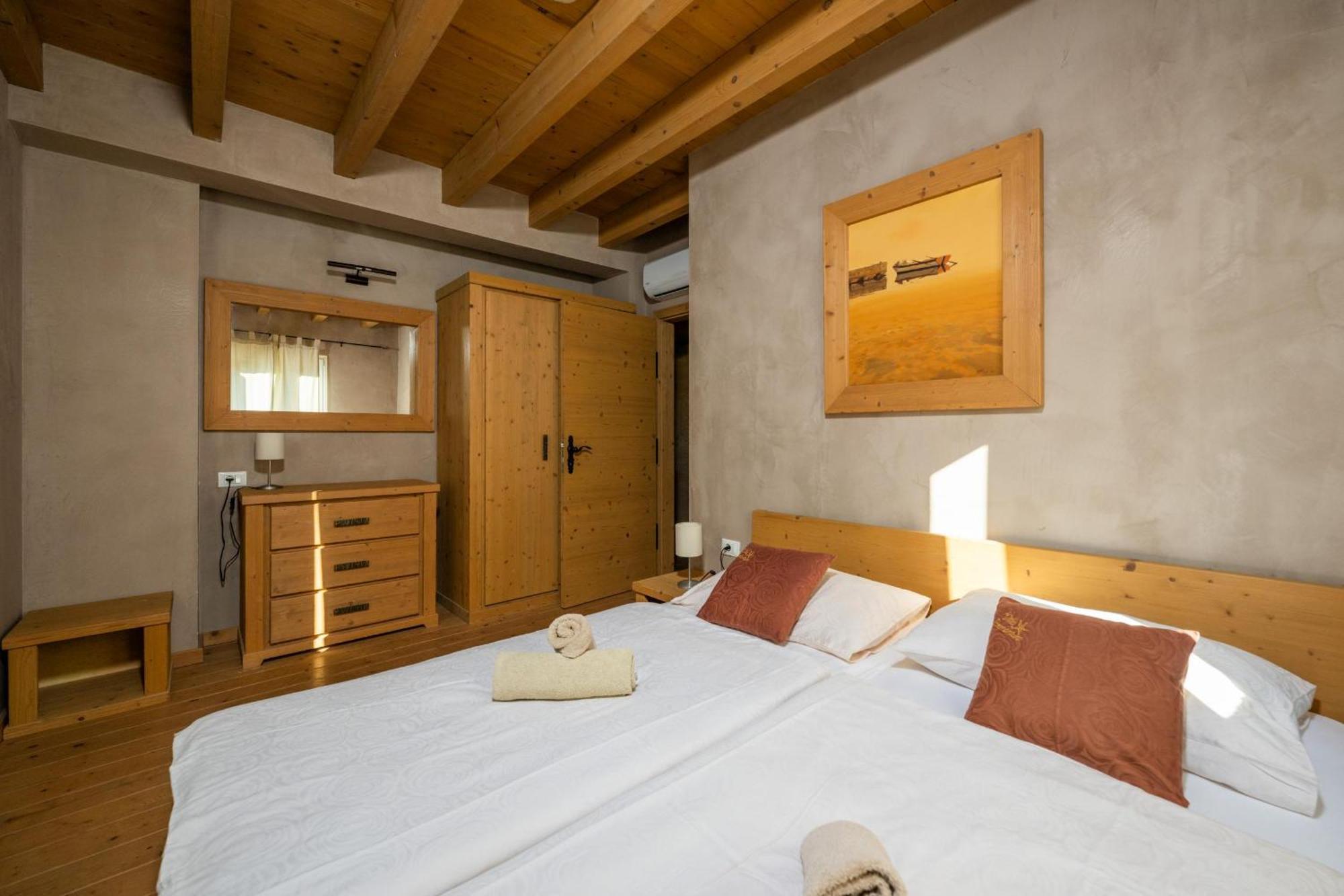 6-Bedroom Villa Chiara With Sea View เปรมันตูรา ภายนอก รูปภาพ