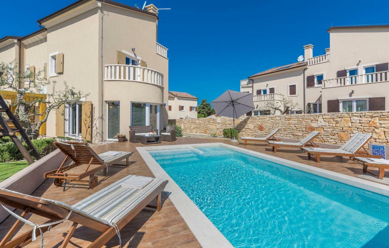6-Bedroom Villa Chiara With Sea View เปรมันตูรา ภายนอก รูปภาพ